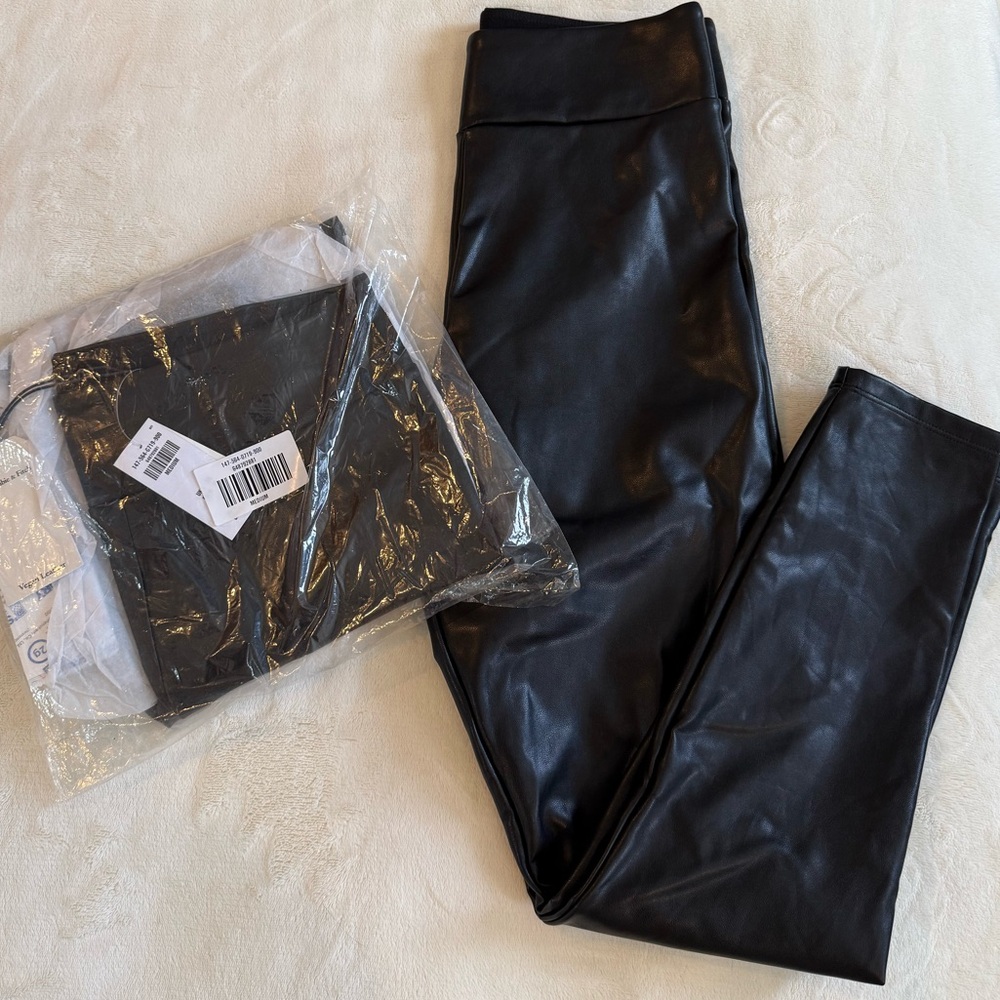 Abercrombie & Fitch Leggings Vegan Leather Black, Size M $140 Set of 2